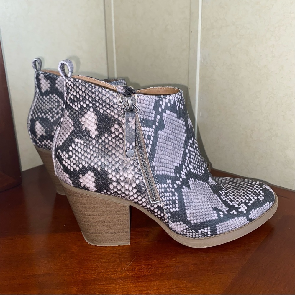 Universal Thread Booties - image 2